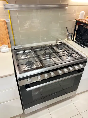 Siemens 5 Burner Gas Cooker and Oven
