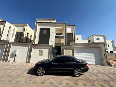 فيلا للايجار في الياسمن اول ساكن ٥ غرف نوم وصاله ومجلس مع مسبح وغرفة خادمه