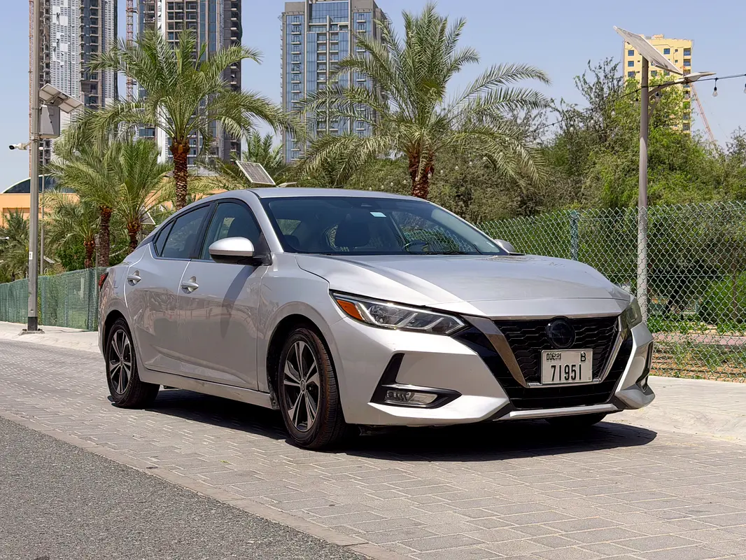 Nissan Sentra 2021 — photo 1 of 18
