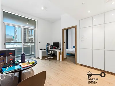 Spacious layout | Close to Metro | Modern