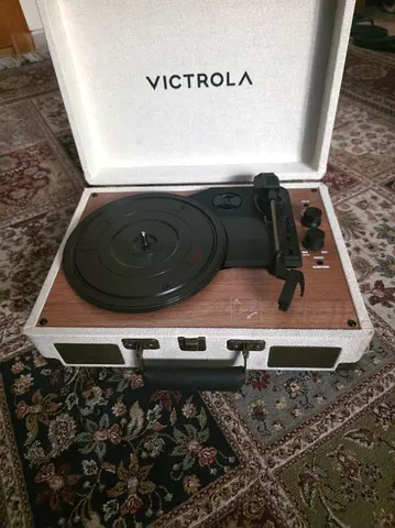 Victrola Portable Suitcase Turntable - White, Working Condition. AED 200 Only. Free Delivery.