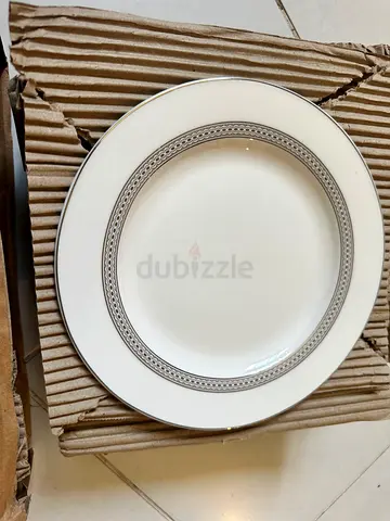 🍽️ 16 Brand New Serving Plates for Sale – Abu Dhabi