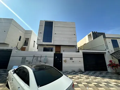 🏡 فيلا للإيجار – الحليو 2 | أول ساكن | 5 غرف ماستر + مجلس + صالة + غرفة خادمة + مطبخ رئيسي وتحضيري 🌿 | مظلة سيارات وحوش صغير | 125,000 درهم سنوي – م