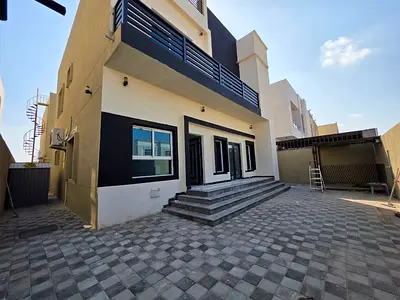 🏡 للإيجار فيلا في الزاهية – عجمان، 4 غرف + غرفة ملابس + صالة + مجلس.