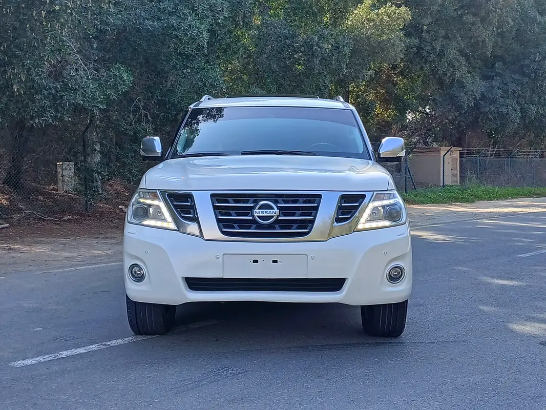 Nissan Patrol 2015 — photo 1 of 16