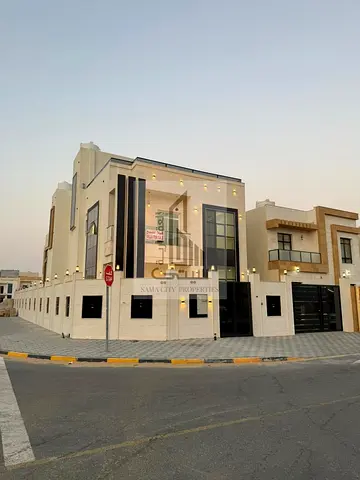 Classic corner villa, first occupancy, 4 master bedrooms with roof terrace
