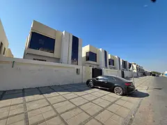 Villa for sale in Al-Haliyo 2, consisting of 5 rooms, a majlis, a living room, a swimming pool, and