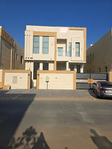 فيلا للبيع بمنطقه الزاهيه تتكون من خمس غرف نوم ماستر ومجلس وصاله ومطبخ مع غرفه الخادمه  السعر شامل الكهرباء والمياه والمكيفات
