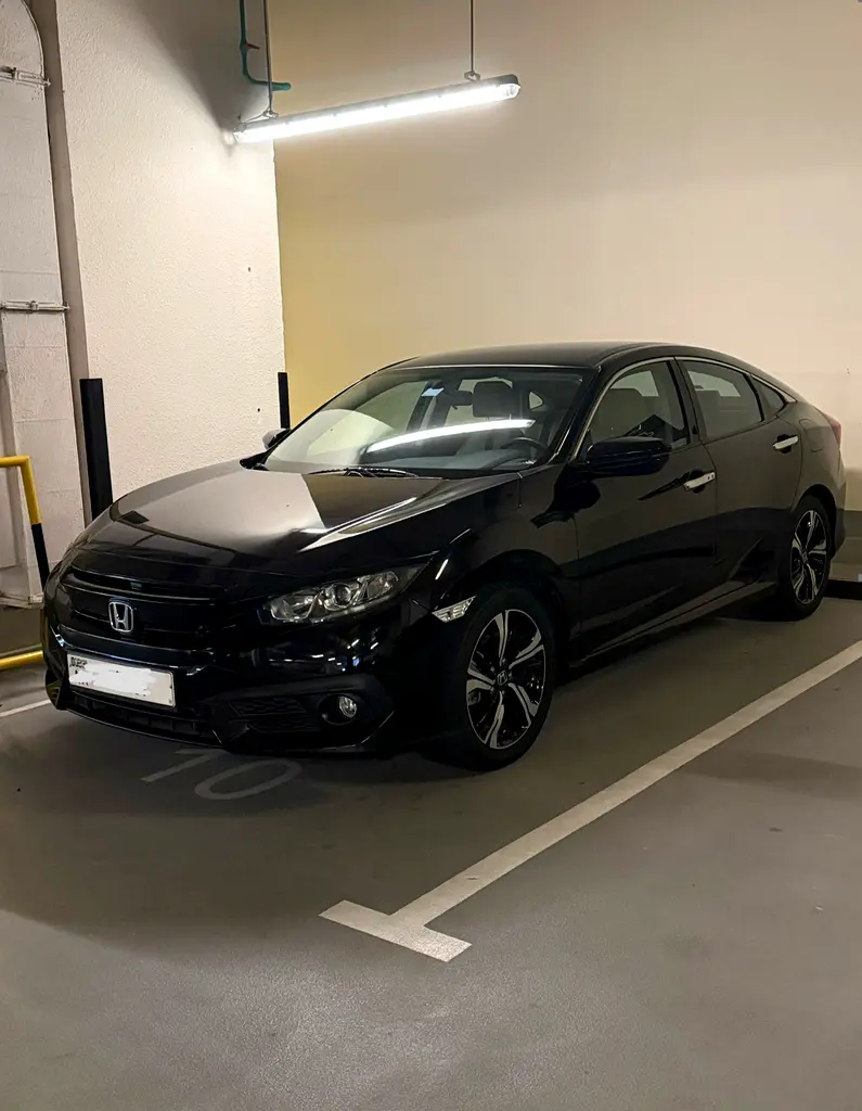 Honda Civic 2019 — photo 1 of 12