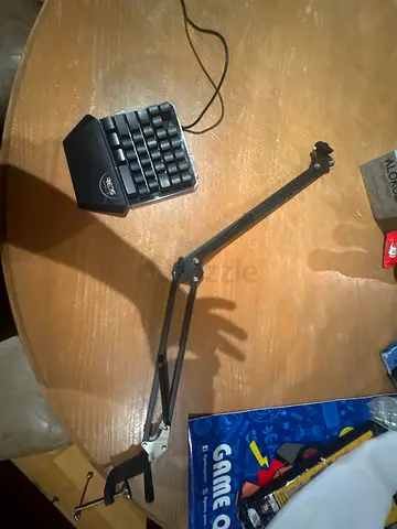 One handed gaming key board and mic boom for desk (CNA be sold separately and price negotiable)