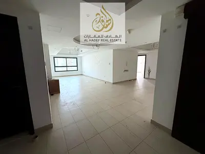 للإيجار في الشارقة – القصباء | شقة غرفتين وصالة | التكييف مجاني | مسبح وجيم مجاني | باركن مجاني | شقة عائلية بمساحات واسعة في موقع راقٍ قريب من دبي وج