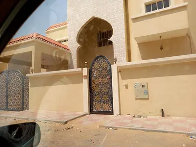 للايجار في الروضه1 فيلا مفروش 5 غرف نوم ماستر ومجلس وصالتين مع مطبخ واسع وغرفة خادمه
