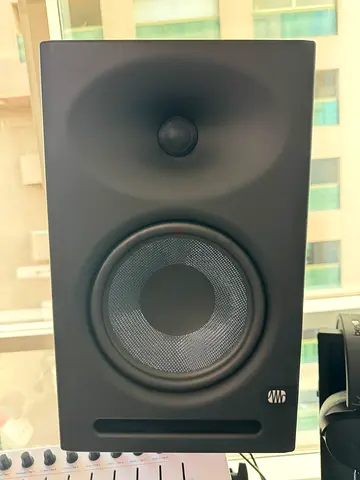 Pair of studio monitor speakers (active) - single shown