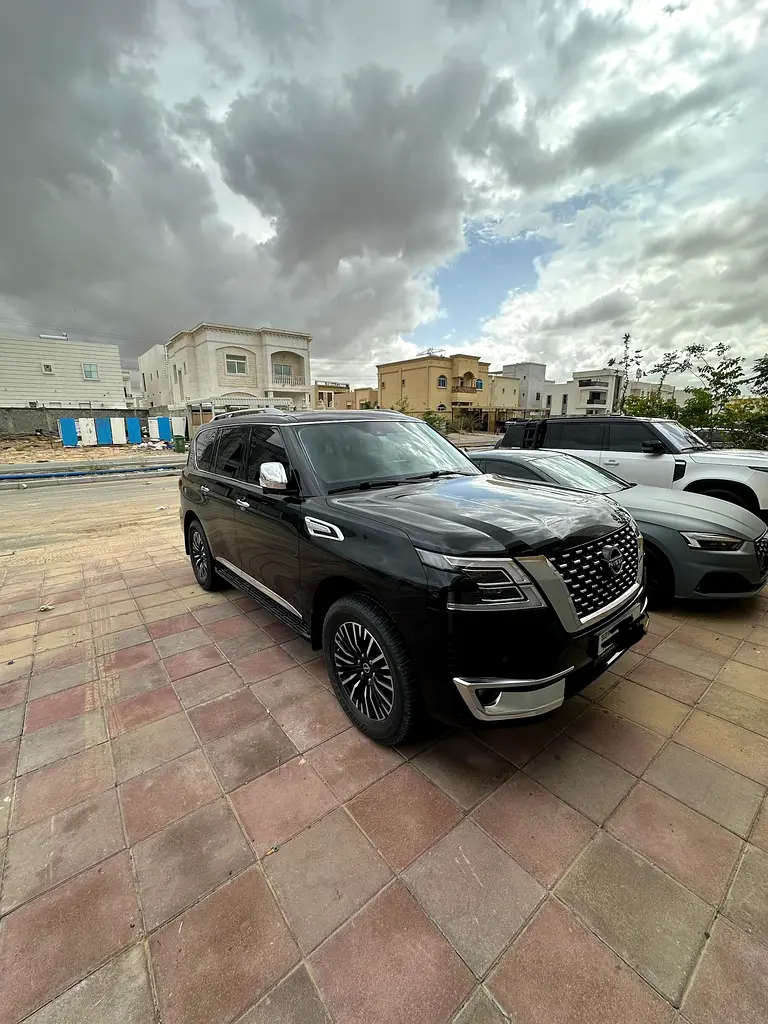 Nissan Patrol 2023 — photo 1 of 9