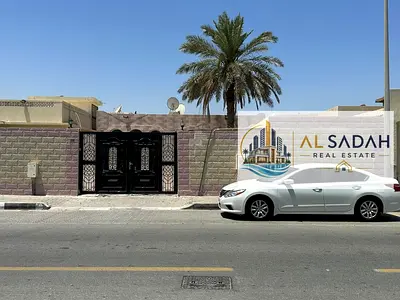 للايجار  فيلا دور واحد في الحزانة  شارع قار في  3  غرف وصالة ومجلس ومطبخ  غرف خادمة  مع المكيفات والصيانه  كامله حمام مطلوب في 75000