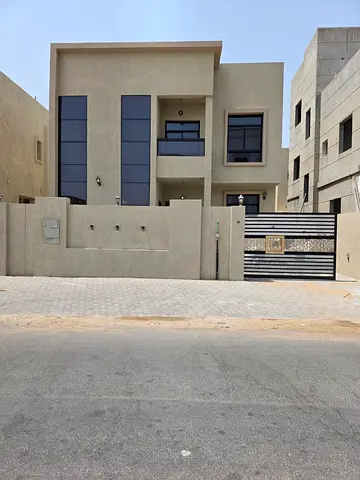 🏡 فيلا للإيجار في الزاهية | 5 غرف ماستر | صالة ومجلس | غرفة خادمة | 85,000 درهم – سعر ممتاز