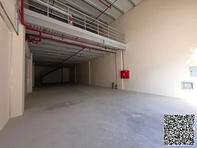 Showroom for annual rent / mezzanine / indoor bathroom /great price