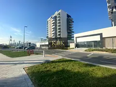 Corner Glass Front | Prime Location | Vacant