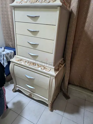 Cream carved bedside chest / 5-drawer tallboy