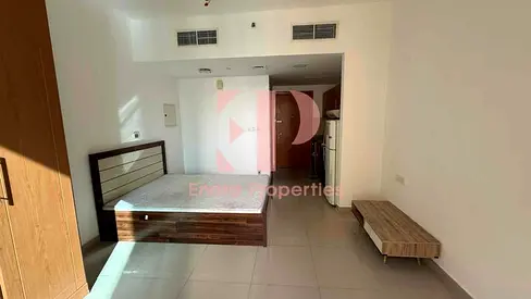 Studio with parking l vacant l low price