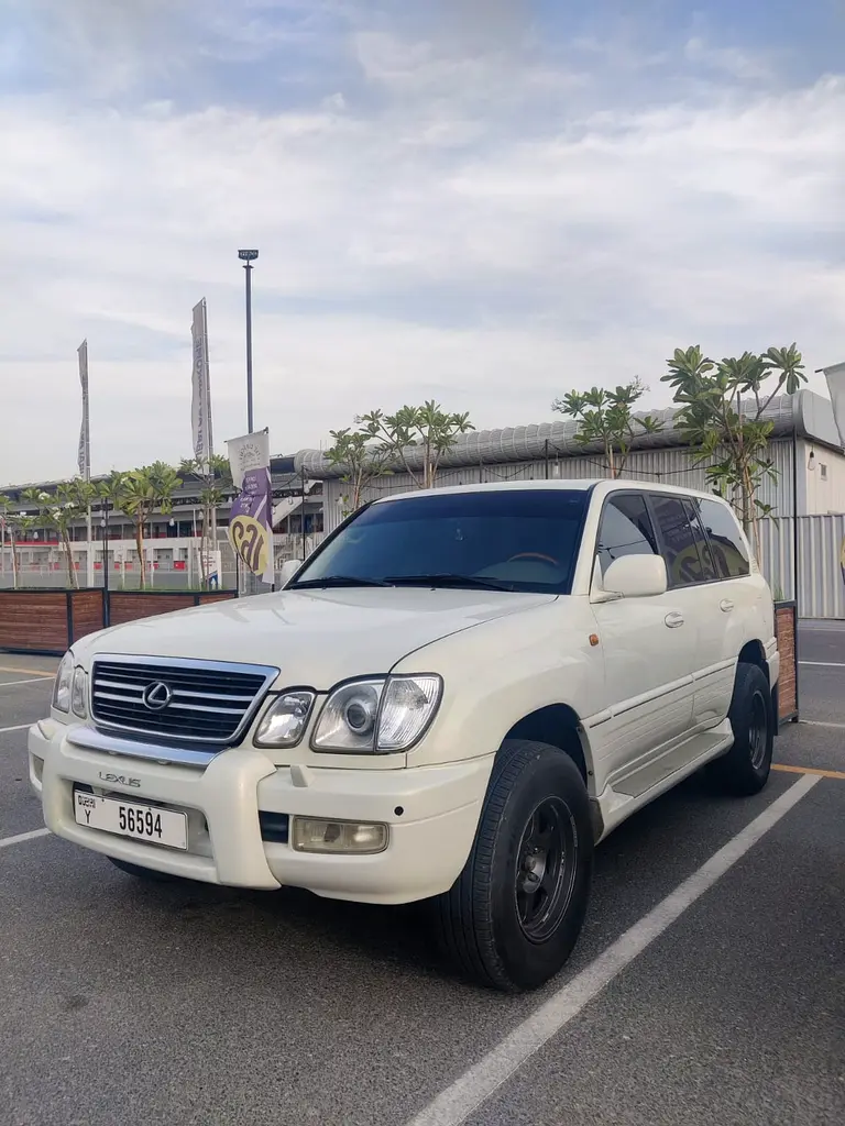 Lexus LX-Series 2002 — photo 1 of 9