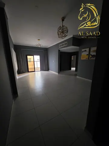 شقة راقية للإيجار في الروضة 2 | تصميم أنيق ومساحات واسعة مع بلكونة