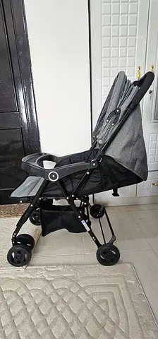 Lightweight foldable baby stroller - Hardly used