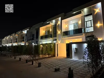 فيلا عصرية تقع على شارع رئيسي،شاملة رسوم تسجيل. طابقين وروف