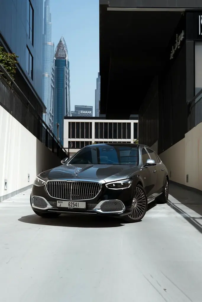 Mercedes-Maybach S-Class 2025 — photo 1 of 6