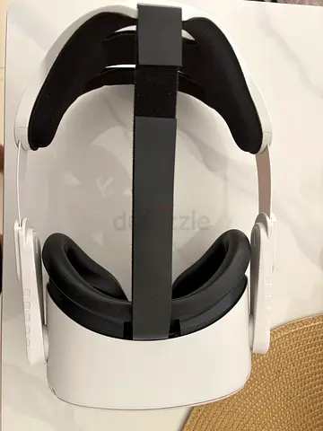 Oculus Meta Quest 2 VR Headset including controllers and upgraded strap