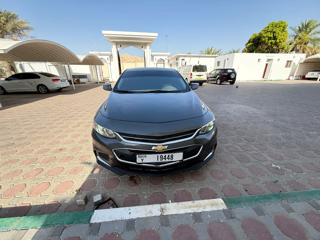 Chevrolet Malibu 2017 — photo 1 of 7