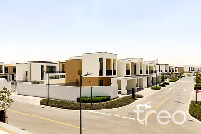 Community Expert Listing with Prime Location