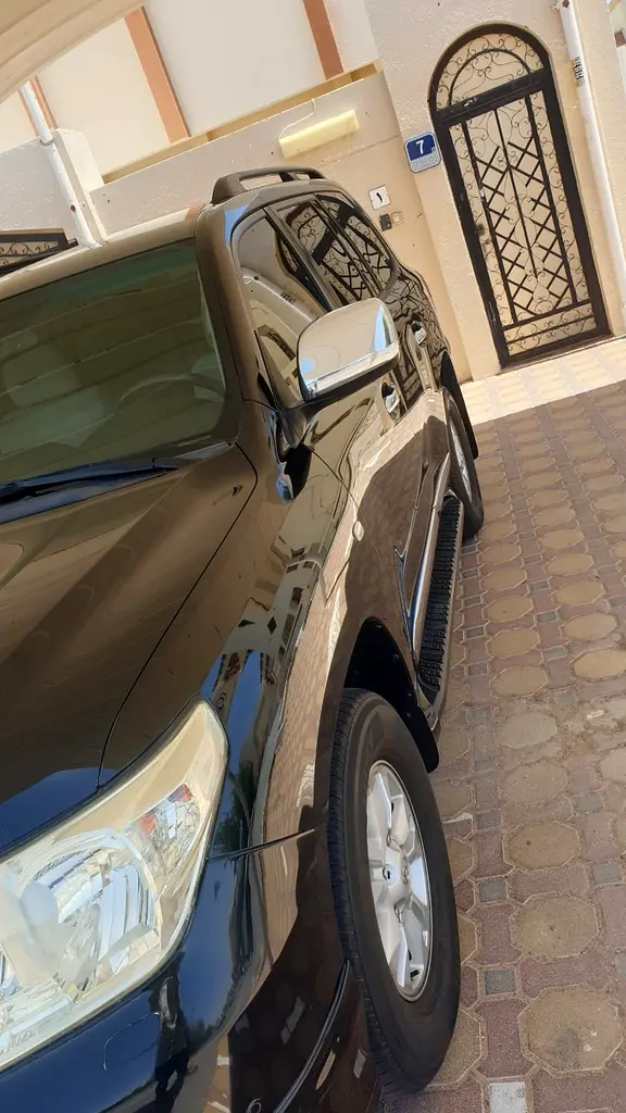 Toyota Land Cruiser 2009 — photo 1 of 12