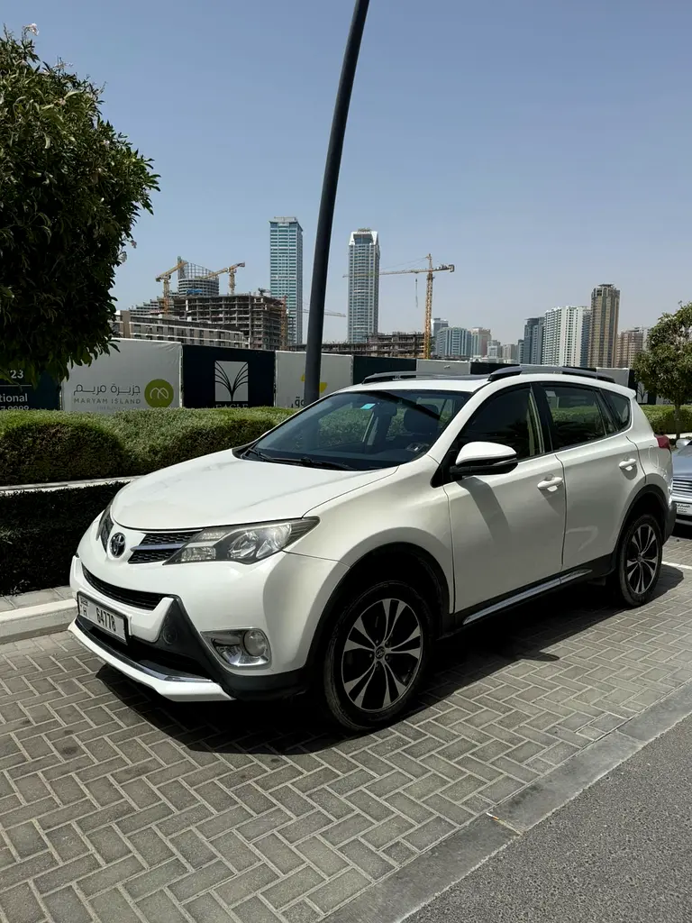 Toyota Rav 4 2015 — photo 1 of 3