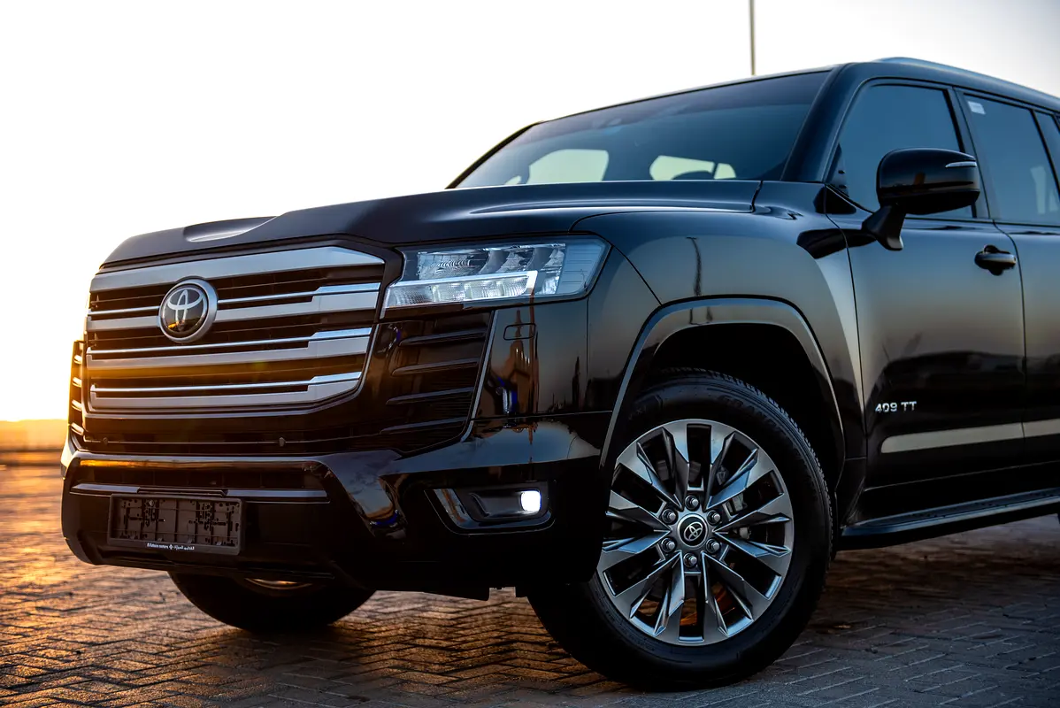Toyota Land Cruiser 2024 — photo 1 of 19