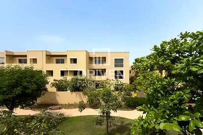 Beautifully Renovated | Single Row | Vacant