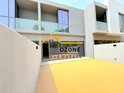 Stylish 2BR Townhouse with Backyard | Kaya Massar