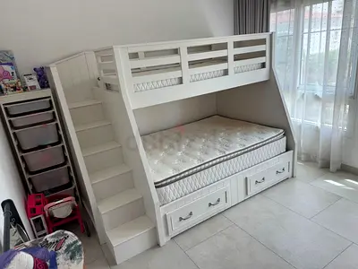 Selling Premium luxury pottery barn kids bed like new