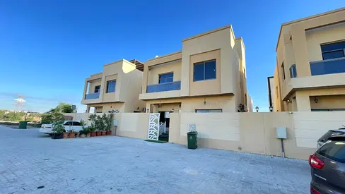 🏡 بافضل سعر فيلا فاخرة للإيجار – الياسمين، عجمان _ 5 غرف ماستر ومجلس وصاله