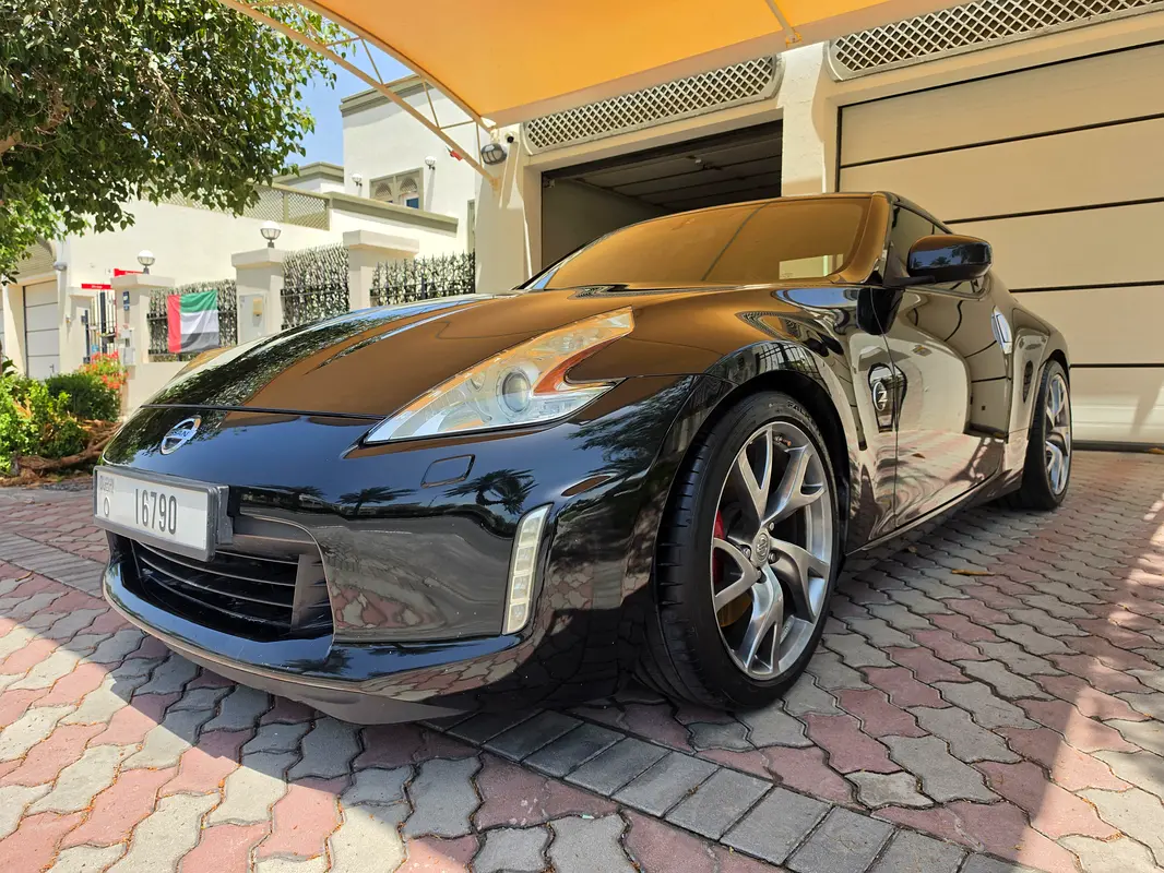 Nissan 370z 2014 — photo 1 of 15