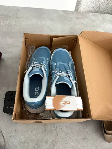 Men Sneakers .