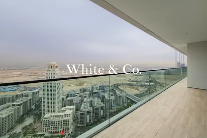 Luxury Penthouse | Square Mall+Tower Views