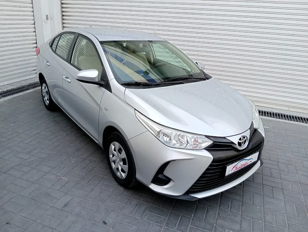Toyota Yaris 2022 — photo 1 of 14