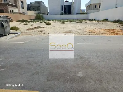 أرض للبيع في منطقة مزيرعة ب، متاحة لجميع الجنسيات العربية.