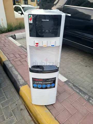 Bottom load water dispenser