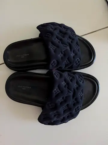Black Louis Vuitton Pool Side Slide  - size 6-  gently used