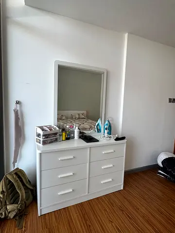 White 6-Drawer Dresser with Mirror — Excellent Condition