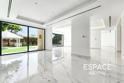 Rare Hattan | Renovated | Lake Backing