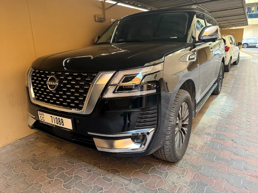 Nissan Patrol 2018 — photo 1 of 10