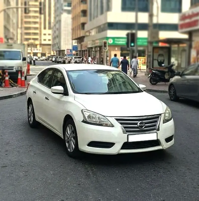 Nissan Sentra 2015 — photo 1 of 11